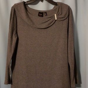 Womens knit top new never worn